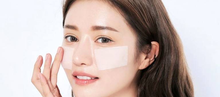 Oily skin in summer: Understanding the correct mechanisms and effective ways to control it to keep pores clear.