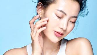 How to apply sunscreen correctly: Should you pat or rub it in to avoid depleting collagen?