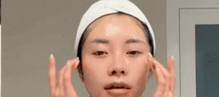 Korean women in their 30s maintain beautiful, smooth skin thanks to two habits: