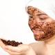 Homemade coffee oil: A simple yet effective skincare and hair care secret at home.