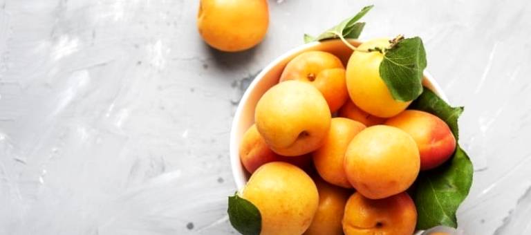 Apricots – a 'superfood' for the skin: moisturizing, anti-aging, and natural brightening.