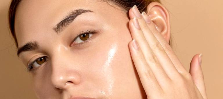 3 things to adjust to keep your skin stable when it gets oily in hot weather.