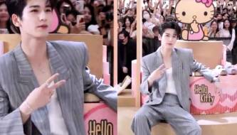 A terrifying scene unfolded as a sea of ​​people crammed into the five floors of the shopping mall, everything becoming chaotic due to Zhang Ling Hach's appearance.