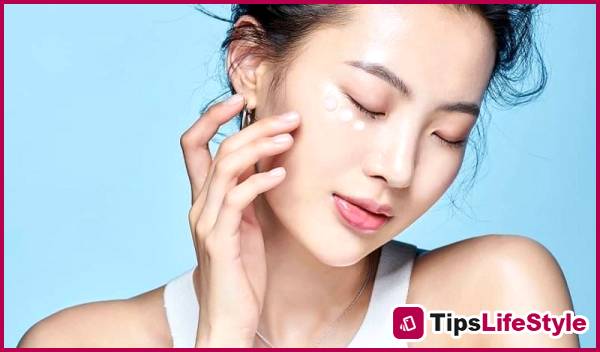 images 1 of How to apply sunscreen correctly: Should you pat or rub it in to avoid depleting collagen?