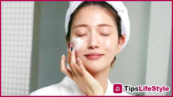 images 2 of How to apply sunscreen correctly: Should you pat or rub it in to avoid depleting collagen?