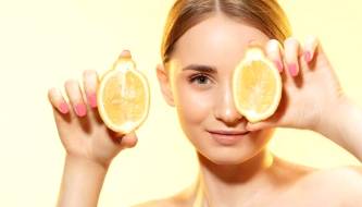 3 lemon-based face mask recipes that effectively and safely brighten your skin.