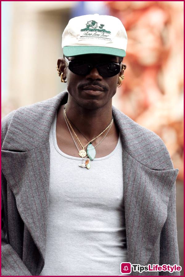 images 2 of The blue-brimmed baseball cap craze of 2026: A fashion trend you can't miss.