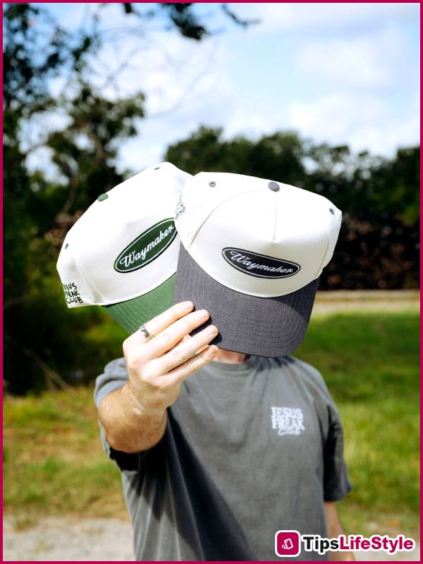 images 9 of The blue-brimmed baseball cap craze of 2026: A fashion trend you can't miss.