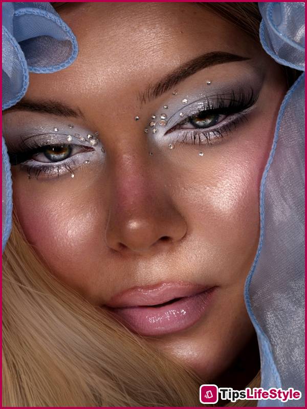 images 13 of Blue eye makeup is making a huge comeback in 2026: 'Icy Blue' is everywhere, Y2K reached its peak when 'tacky' became chic.