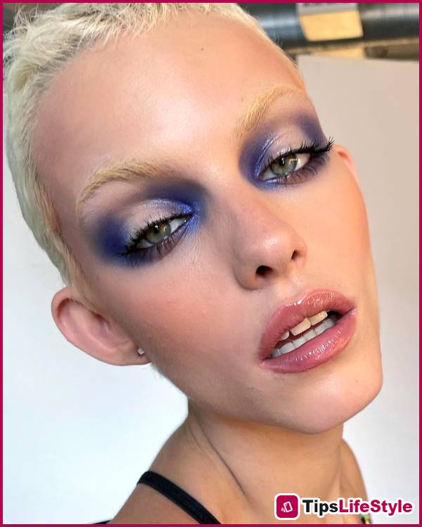 images 14 of Blue eye makeup is making a huge comeback in 2026: 'Icy Blue' is everywhere, Y2K reached its peak when 'tacky' became chic.