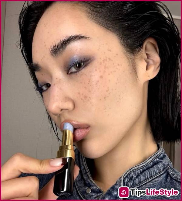 images 8 of Blue eye makeup is making a huge comeback in 2026: 'Icy Blue' is everywhere, Y2K reached its peak when 'tacky' became chic.