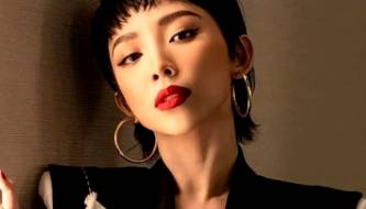 Toc Tien responds to accusations that she wears revealing clothes to attract new clients.