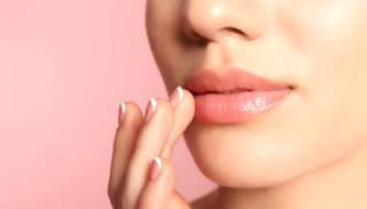 The right way to care for your lips to restore their natural pink color.