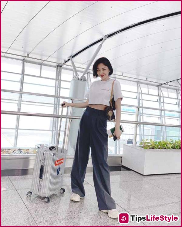 images 1 of Crop top and wide-leg pants combo: the simplest yet most effective figure-flattering formula for summer.