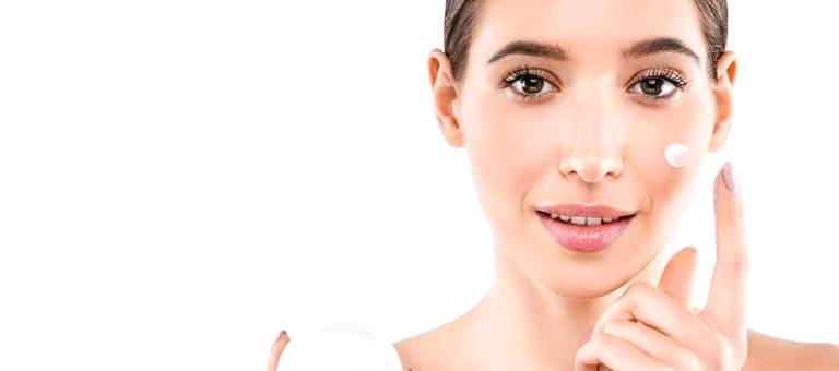 4 evening habits that will noticeably improve your skin without complicated skincare routines.