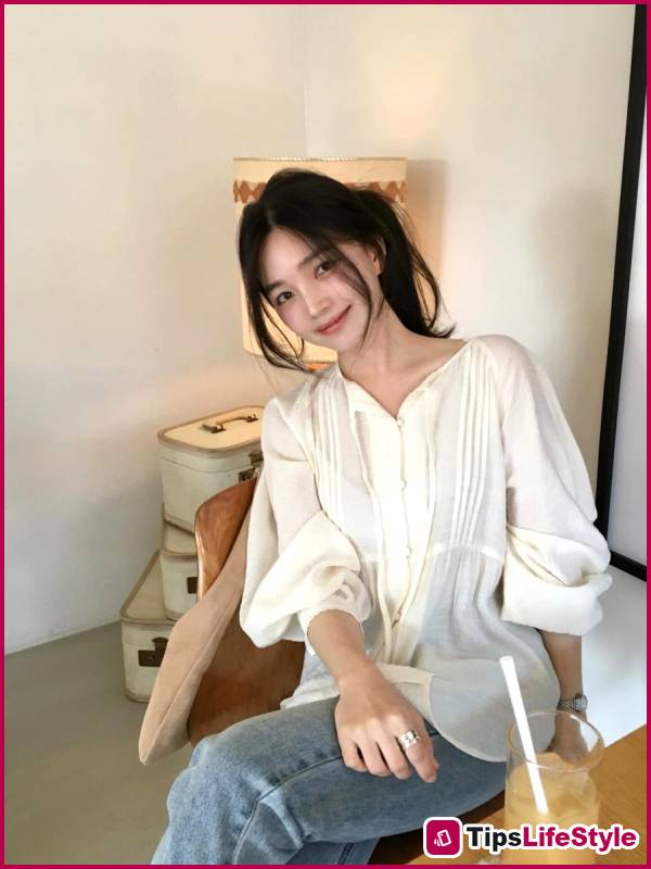 images 2 of 5 easy-to-wear, stylish yet sophisticated summer fashion trends for 2026.