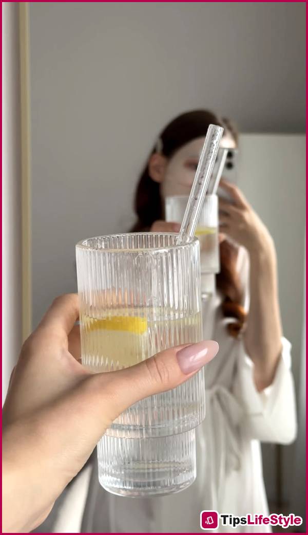 images 1 of Effective ways to moisturize your skin in the summer to keep it plump and healthy.