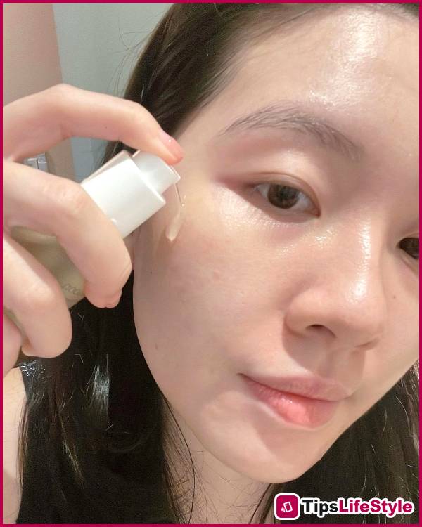 images 2 of Effective ways to moisturize your skin in the summer to keep it plump and healthy.
