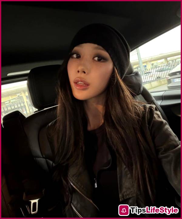 images 7 of The female idol's viral transformation sparks controversy over alleged plastic surgery addiction.