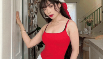 A woman in her 40s does hip-shaking 100 times a day for 15 years, and regardless of whether she's curvy or slim, she still has a slender waist.