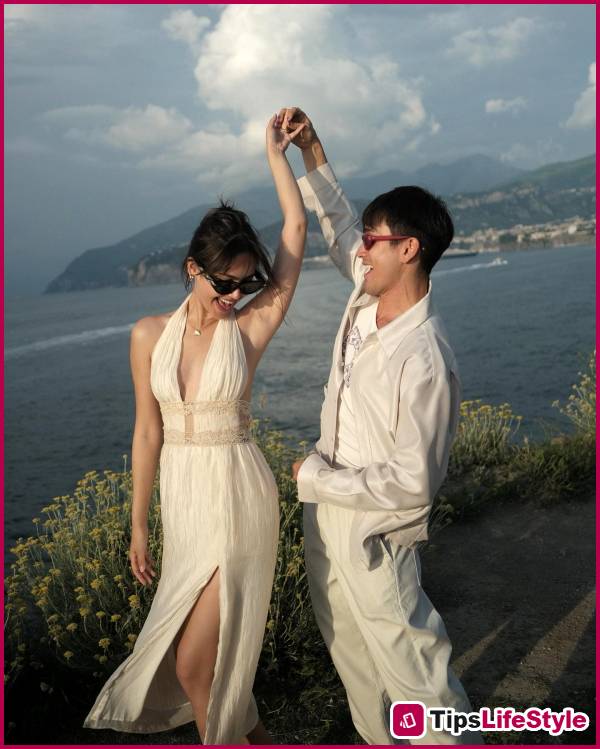 images 5 of A girl who went for a walk unexpectedly became a superstar, sought after by 200 brands; at age 33, she married one of the world's most handsome men.