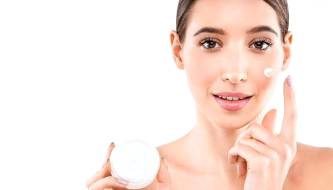 4 evening habits that will noticeably improve your skin without complicated skincare routines.