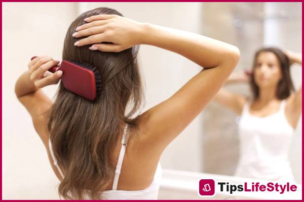 images 2 of Washing your hair in the morning or evening: Choosing the wrong time can cause your hair to become damaged faster.