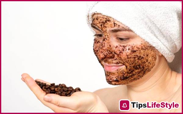 images 2 of Homemade coffee oil: A simple yet effective skincare and hair care secret at home.
