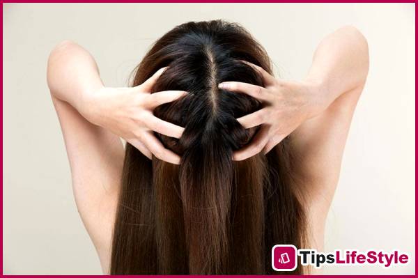 images 2 of 5 ingredients in shampoo that can cause dry, brittle hair and an irritated scalp.