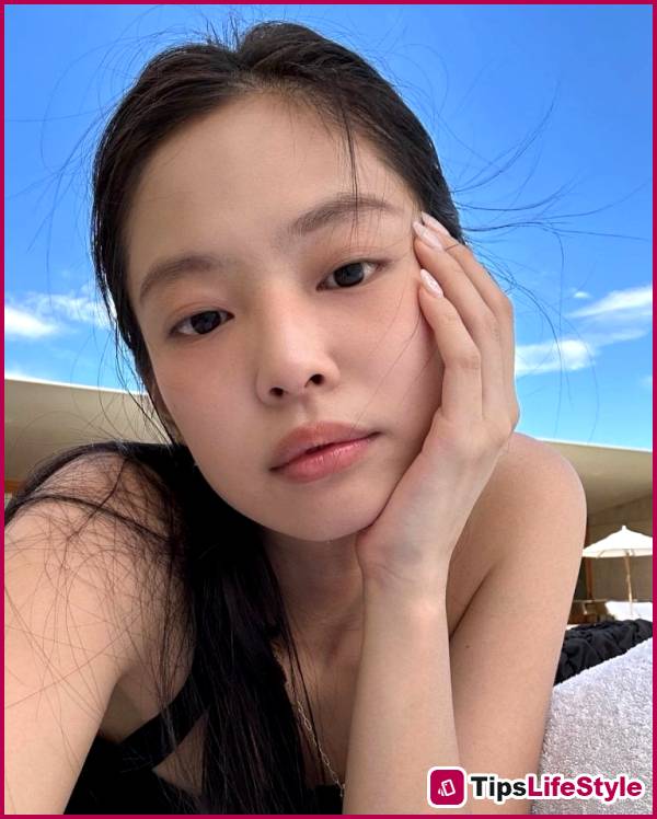 images 2 of Jennie and her skincare secrets that have helped her maintain her ageless beauty for 8 years.