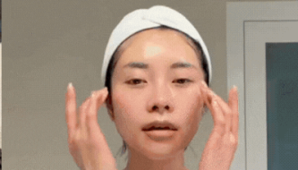 Korean women in their 30s maintain beautiful, smooth skin thanks to two habits: