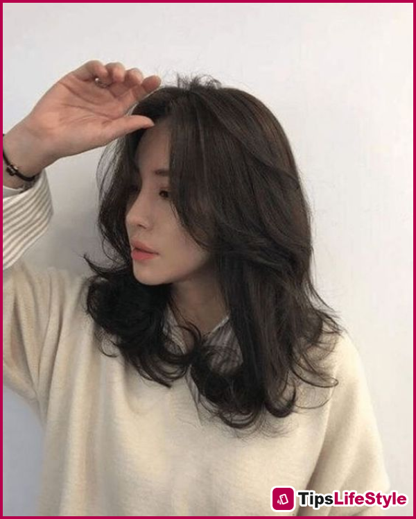 images 4 of 5 layered hairstyles that will be trending in summer 2026: Easy to apply, making your face look slimmer and brighter.