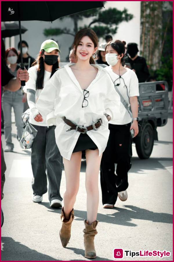 images 3 of Learn how to wear a shirt like Zhao Lusi: simple yet striking and attractive.