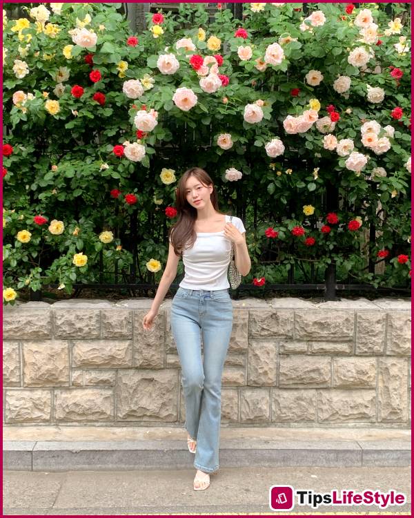 images 3 of 3 types of jeans for petite women that make legs look longer even with high heels or even without legs.