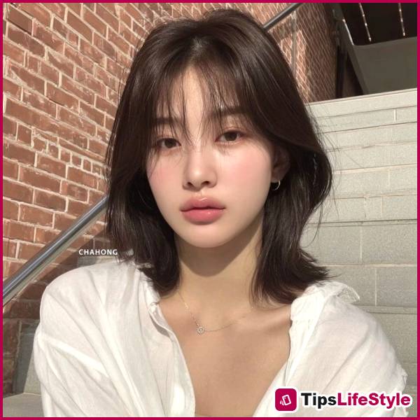 images 7 of 5 lightweight, shoulder-length hairstyles for those tired of long hair but hesitant to cut it short.