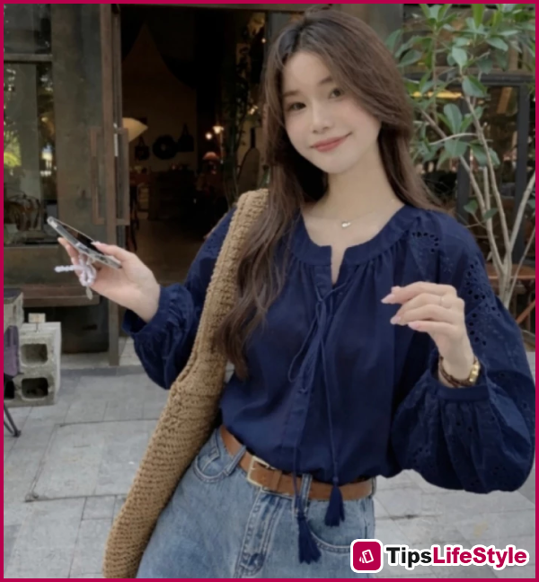 images 6 of Look stylish all week with just one black blouse: Perfect for work or a casual stroll.