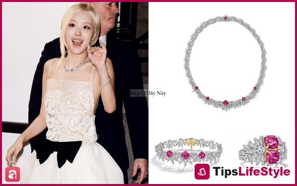 images 4 of Rosé looks more beautiful than the brand's models, like a princess in the brand-new, high-end jewelry.