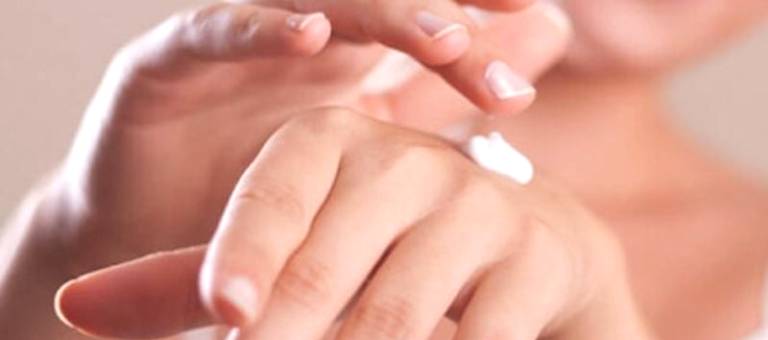 5 steps to effectively care for your hands every day to keep them soft, smooth, and reduce dryness.