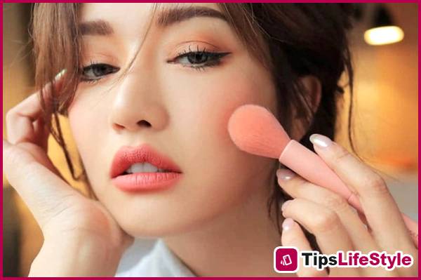 images 3 of 5 makeup trends for summer 2026: fresh, striking, and easy to wear every day.