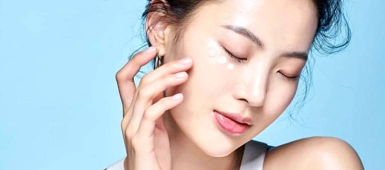 How to apply sunscreen correctly: Should you pat or rub it in to avoid depleting collagen?