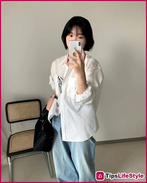 images 3 of 4 minimalist summer outfit formulas to keep you looking elegant and comfortable.