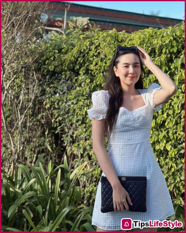 images 10 of Mai Ngoc is truly a master at wearing black and white outfits, skillfully mixing and matching each one.