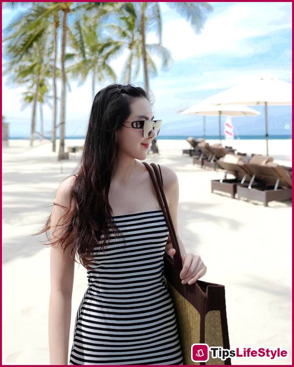 images 9 of Mai Ngoc is truly a master at wearing black and white outfits, skillfully mixing and matching each one.