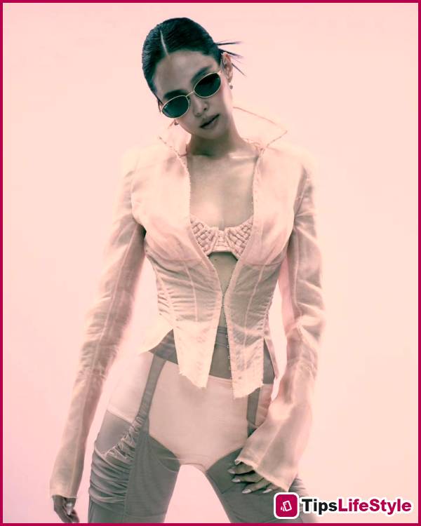 images 3 of Ray-Ban officially names Jennie with an incredibly cool title; the new photoshoot reveals a promising milestone for the brand.