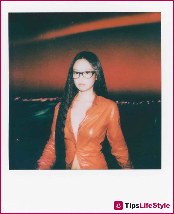 images 6 of Ray-Ban officially names Jennie with an incredibly cool title; the new photoshoot reveals a promising milestone for the brand.