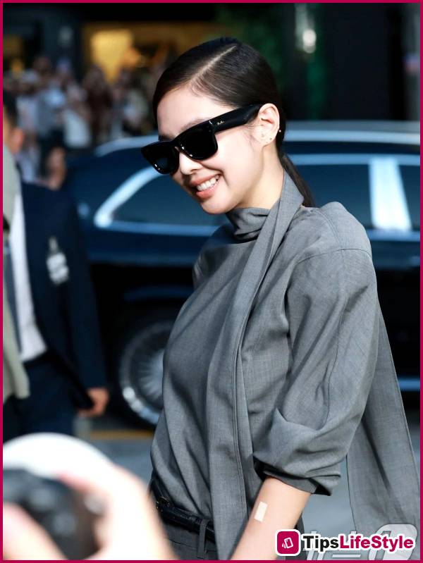 images 8 of Ray-Ban officially names Jennie with an incredibly cool title; the new photoshoot reveals a promising milestone for the brand.