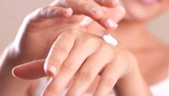 5 steps to effectively care for your hands every day to keep them soft, smooth, and reduce dryness.