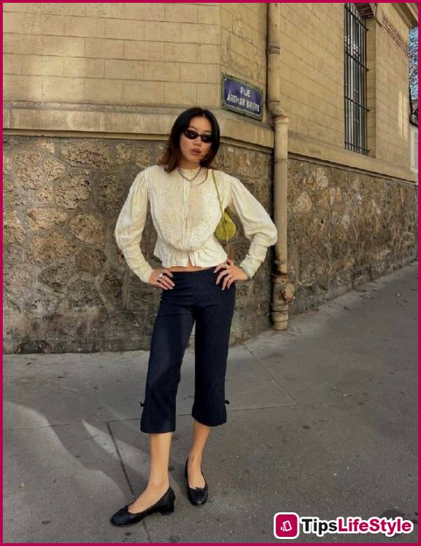 images 3 of Capri pants are back: the once-difficult cropped pants style is now a must-have item for summer.