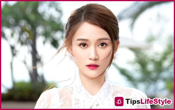 images 2 of 5 principles that help Chen Qiao En maintain her youthful appearance at age 46.