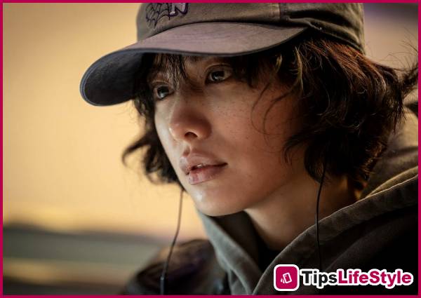 images 2 of Out in public, everyone admires the world's most beautiful woman, so why not get a really nice lip enhancement for Ha Ji Won?